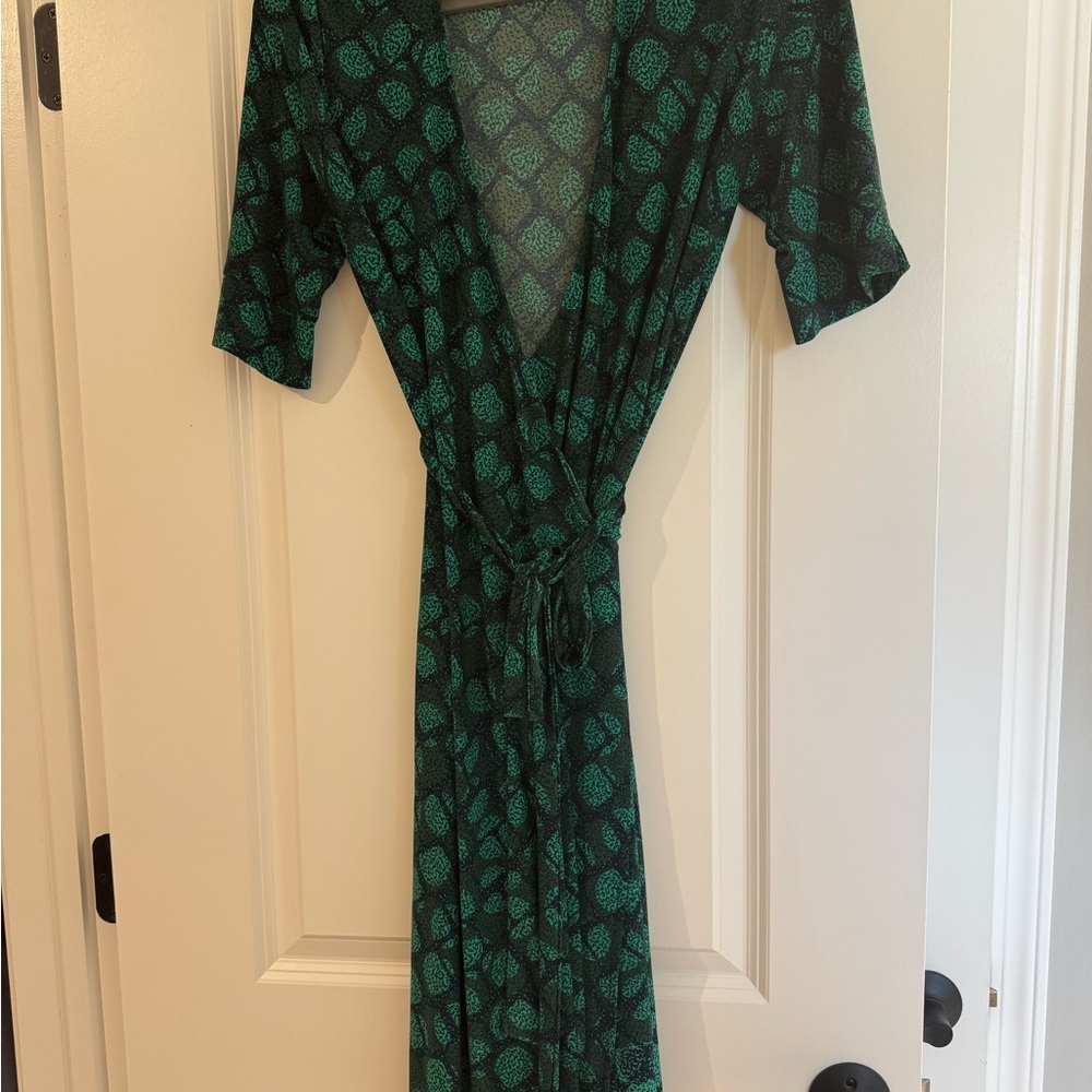 A Pea in the Pod Green Patterned Maternity Wrap Dress